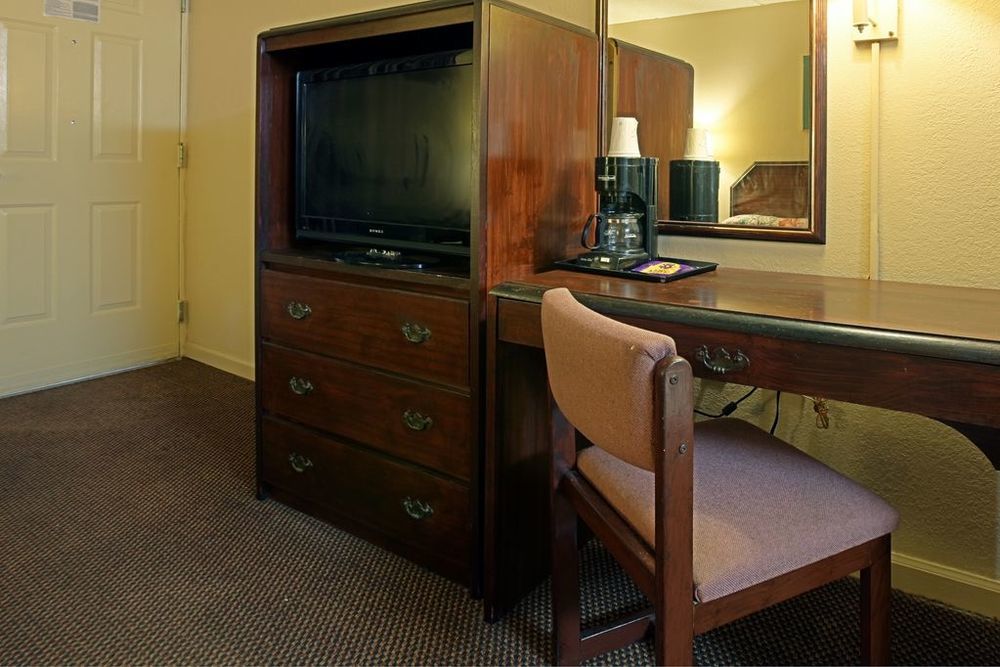 Americas Best Value Inn بينبردج الغرفة الصورة